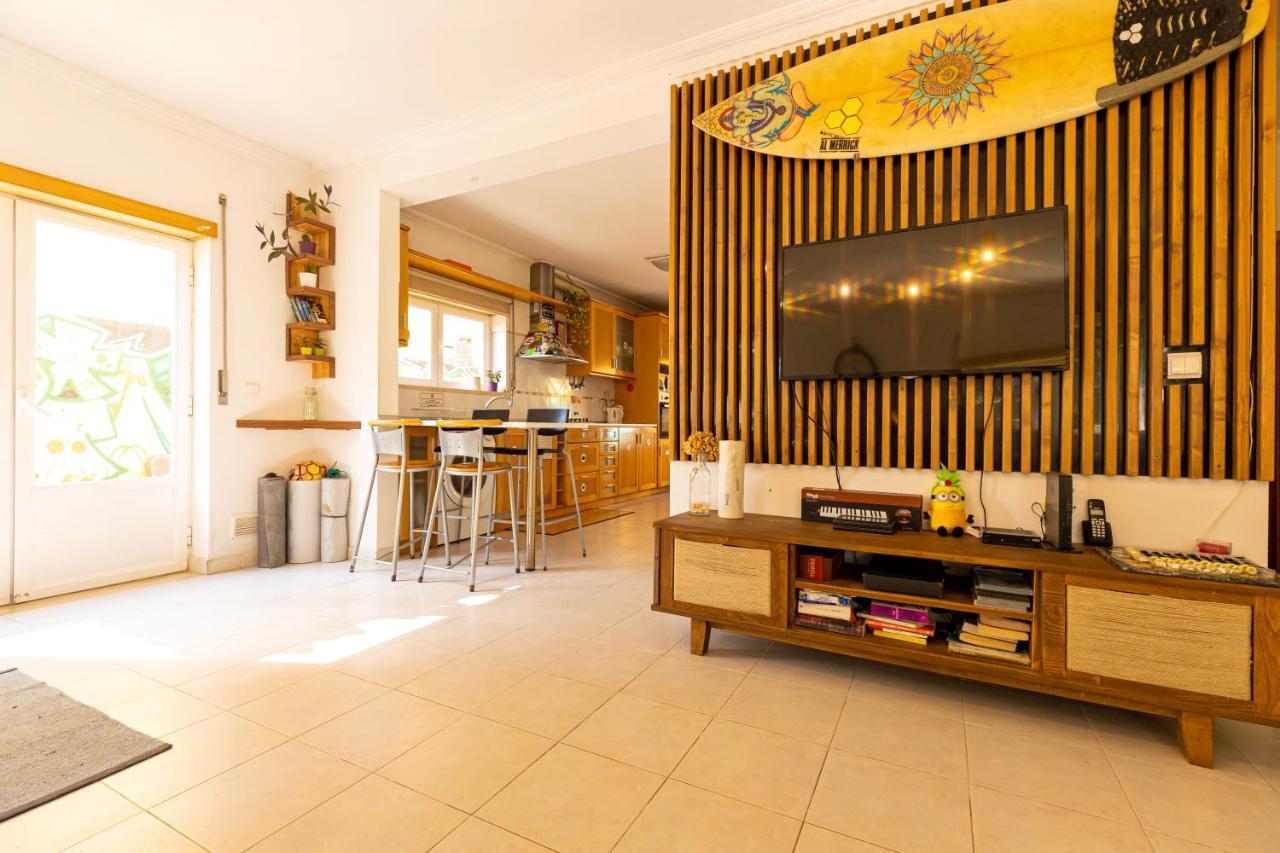 Pineapple Surf House Atouguia Da Baleia Exterior foto