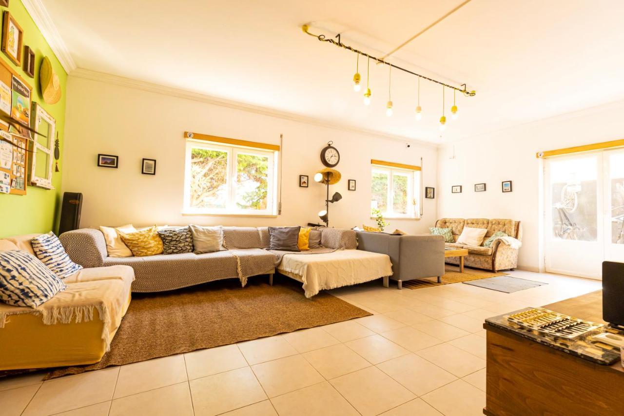 Pineapple Surf House Atouguia Da Baleia Exterior foto