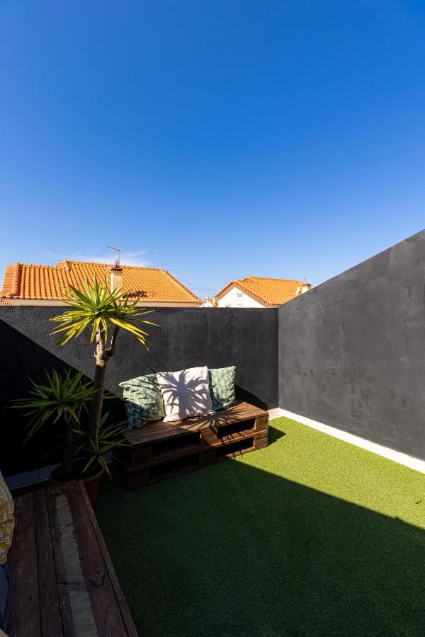 Pineapple Surf House Atouguia Da Baleia Exterior foto