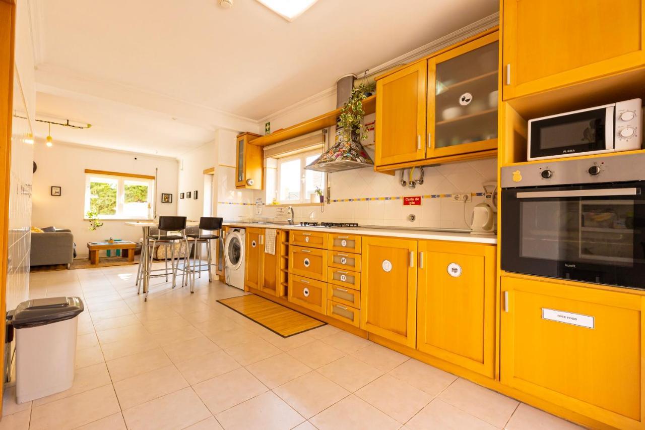Pineapple Surf House Atouguia Da Baleia Exterior foto