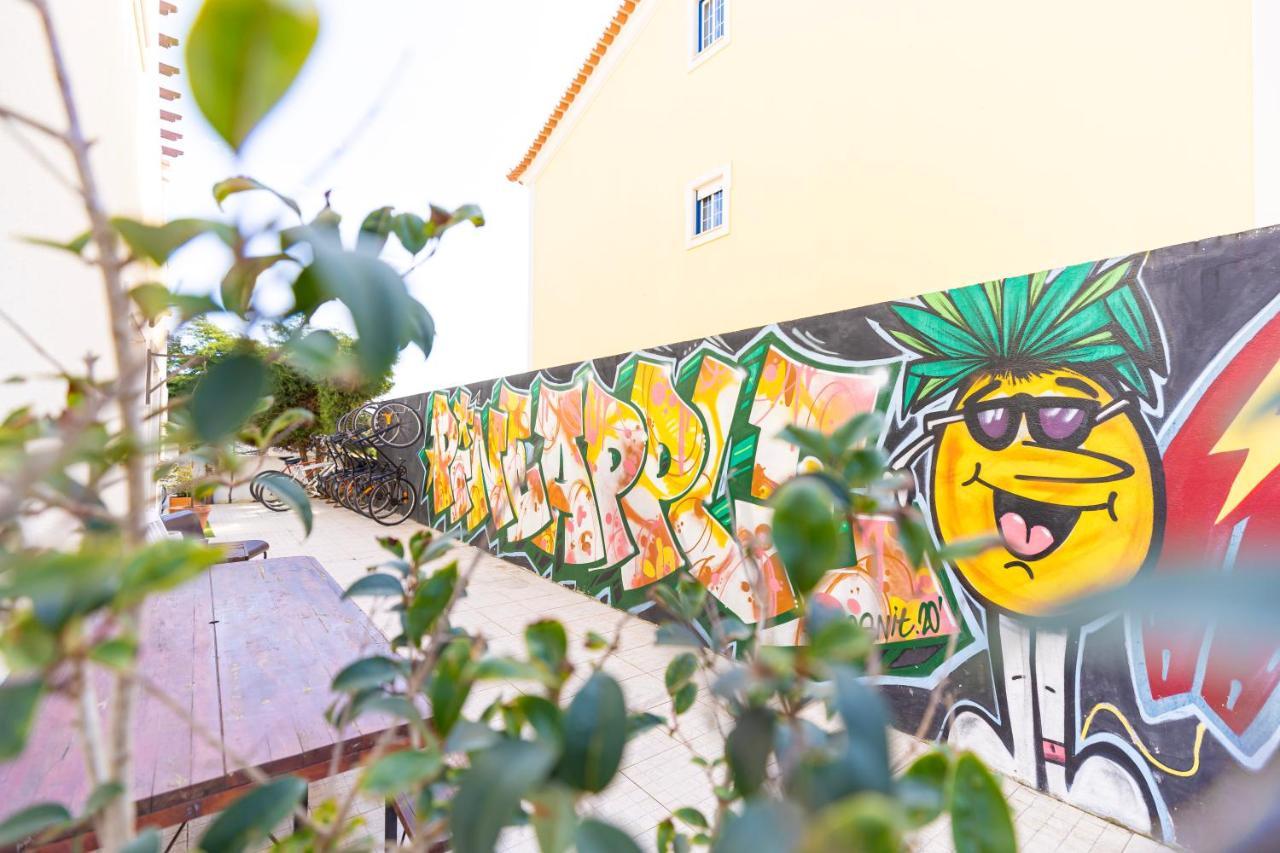 Pineapple Surf House Atouguia Da Baleia Exterior foto