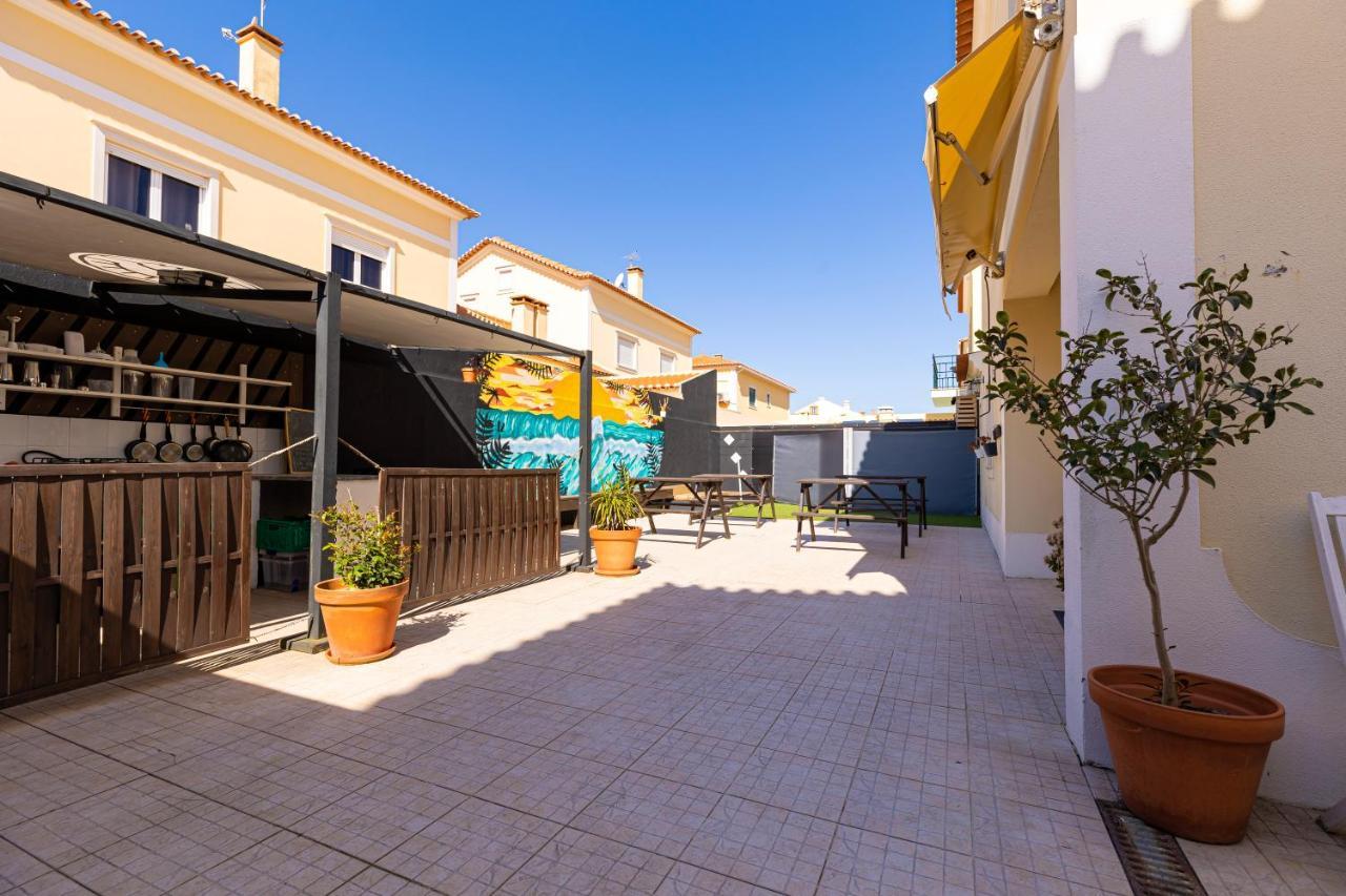 Pineapple Surf House Atouguia Da Baleia Exterior foto
