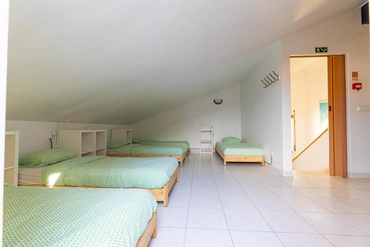 Pineapple Surf House Atouguia Da Baleia Exterior foto