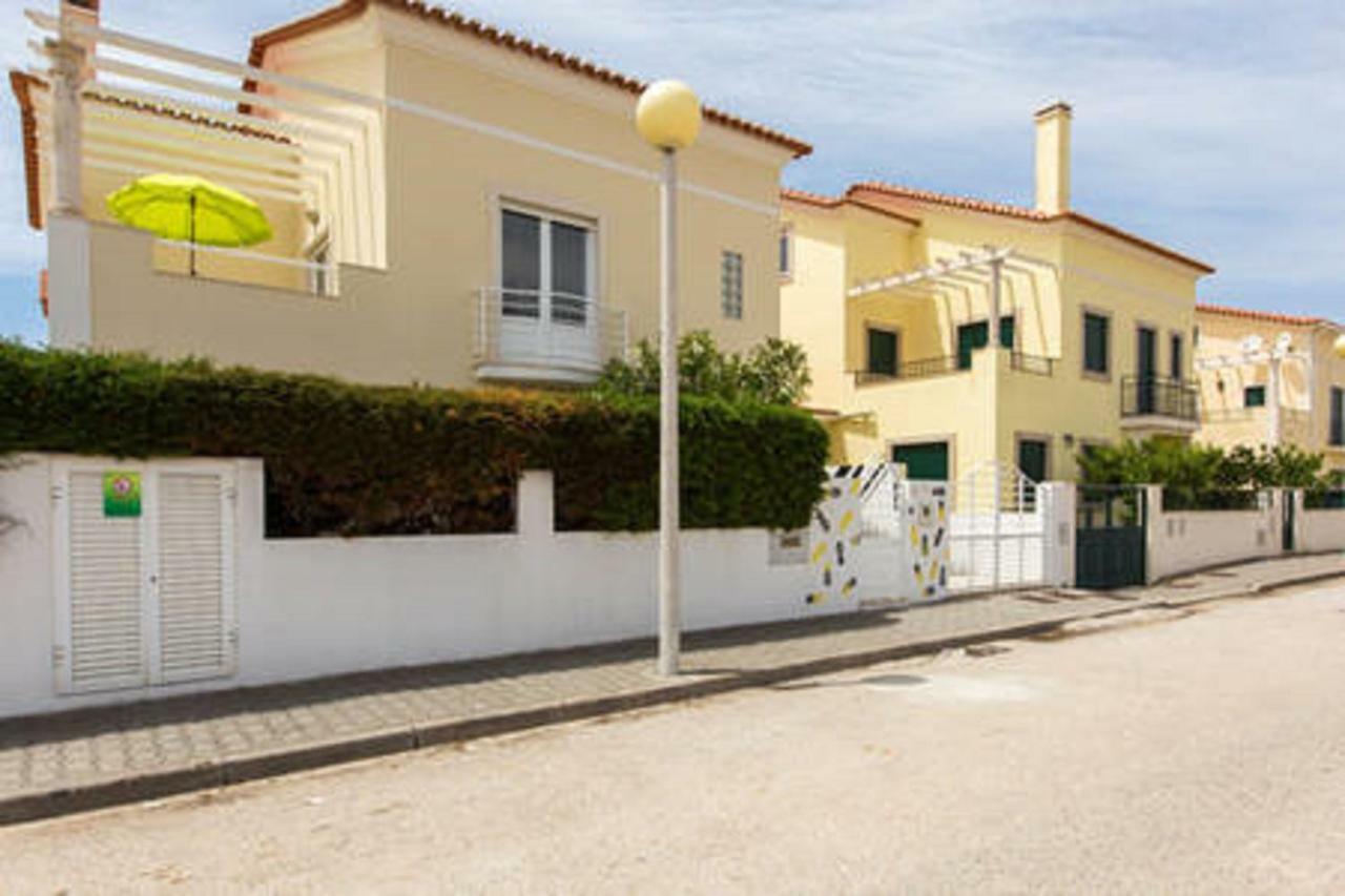 Pineapple Surf House Atouguia Da Baleia Exterior foto