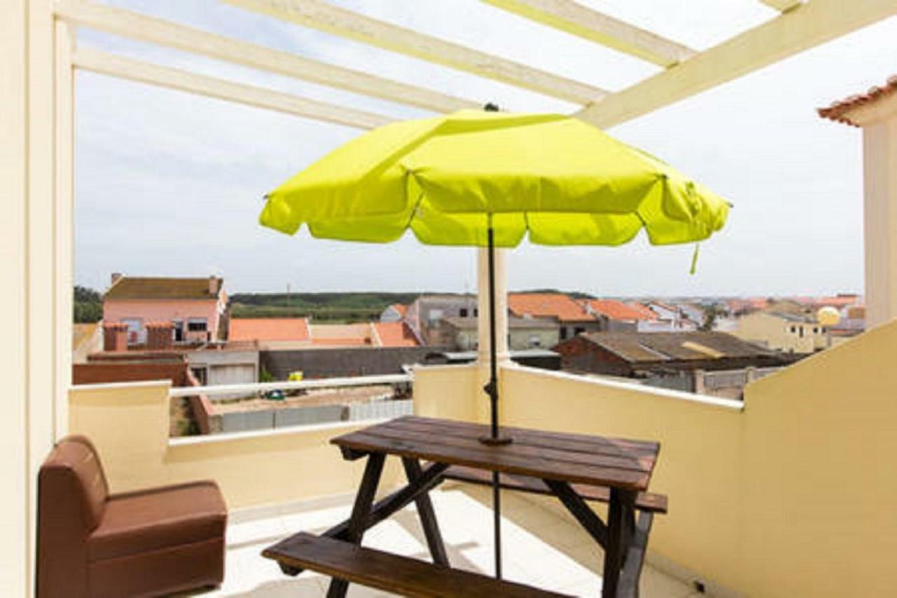 Pineapple Surf House Atouguia Da Baleia Exterior foto